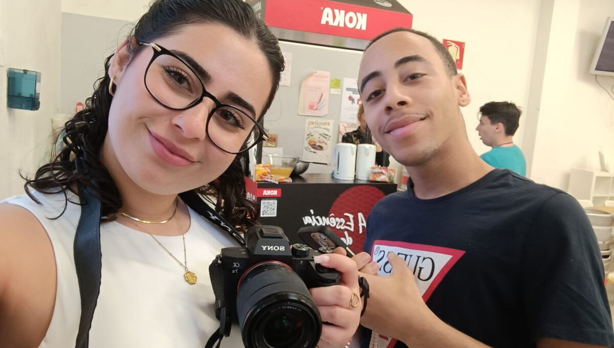 Verónica e Leo na agência Creative Discovery
